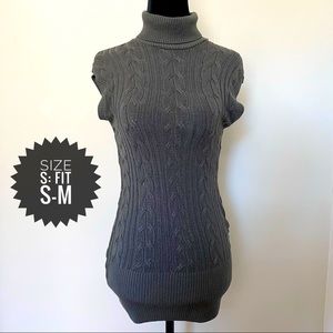 Sleeveless turtleneck knit sweater